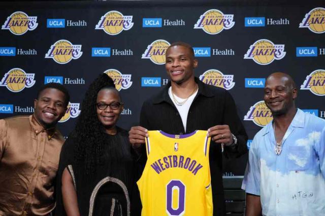 1629700290158072068.jpg USATSI_16545393.jpg