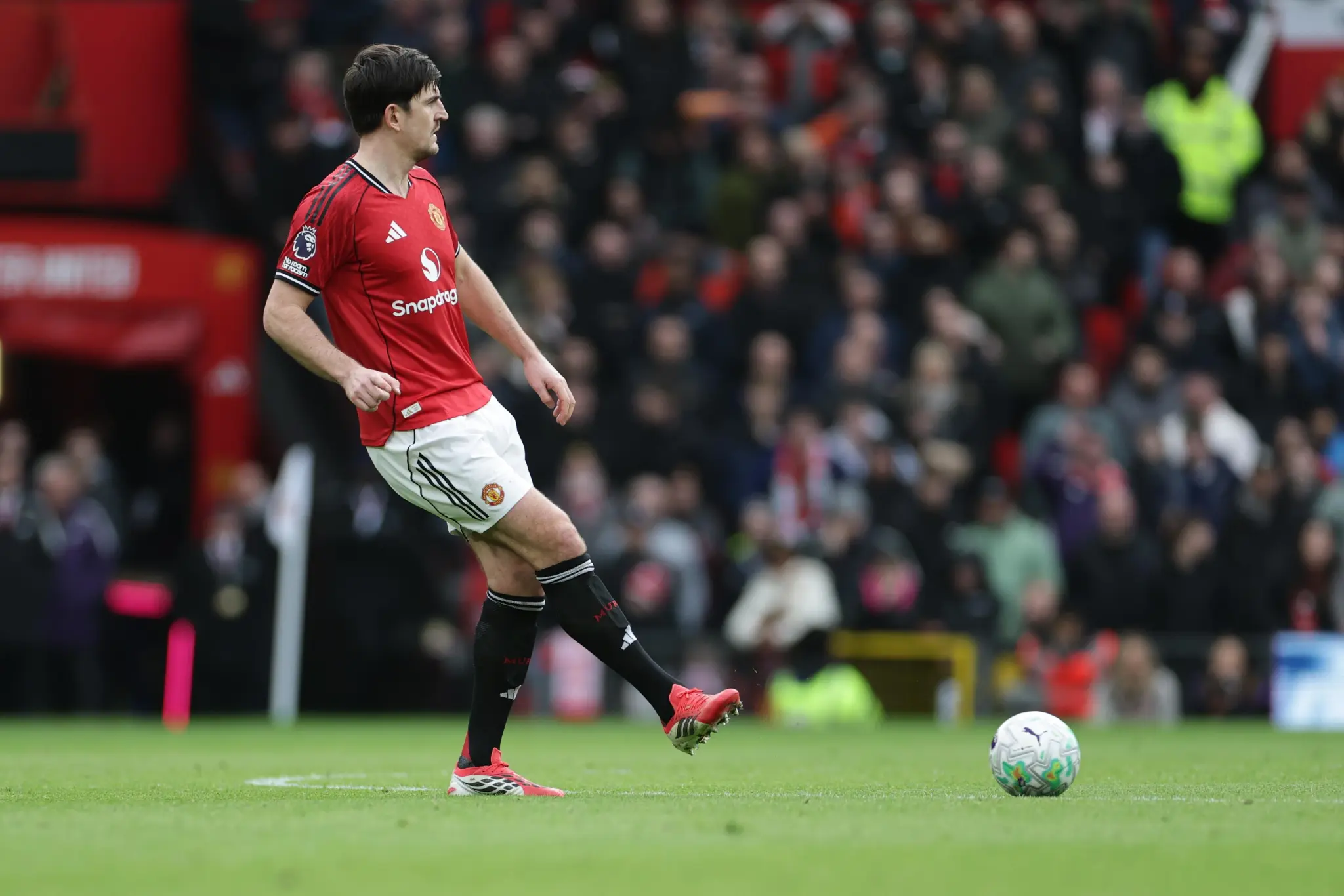 kaiyun-马奎尔vs维拉全场数据:关键传球1,对抗6成功5,黄牌1